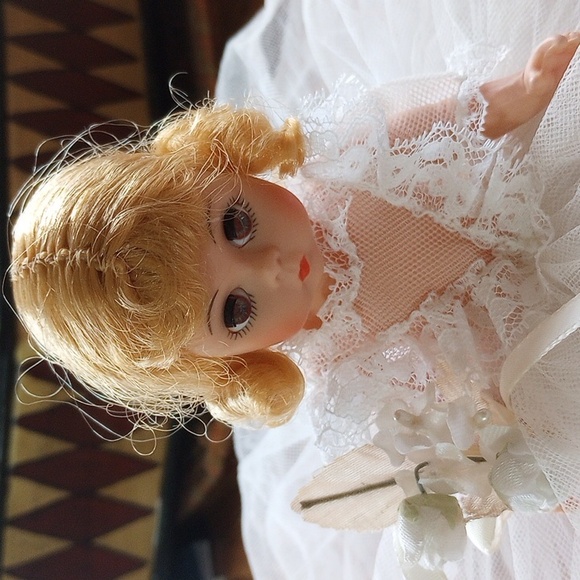 Vintage Madame Alexander Bride Doll - Picture 4 of 7